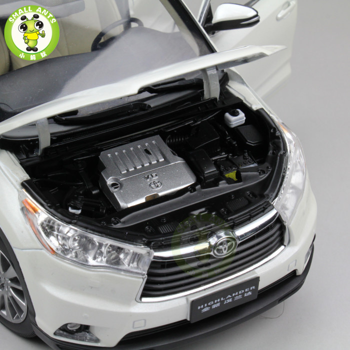 1:18 Toyota Highlander 2015 Diecast SUV Car Model White Color