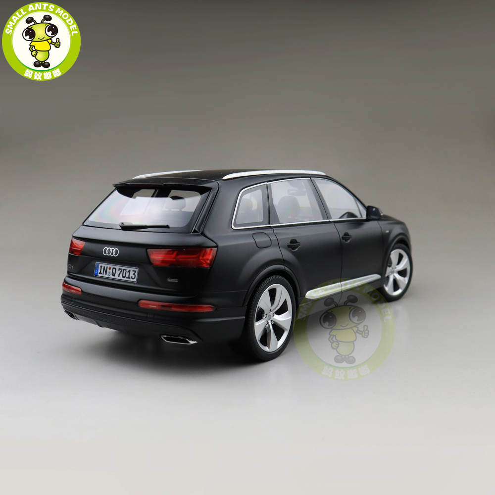 1/18 Minichamps Audi Q7 Almost Real Diecast Metal Car SUV Model