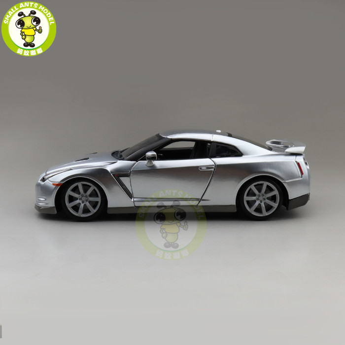 1/18 Nissan GT-R GT R 2009 Bburago 12079 Diecast Model Car Toys Boys Girls Gifts