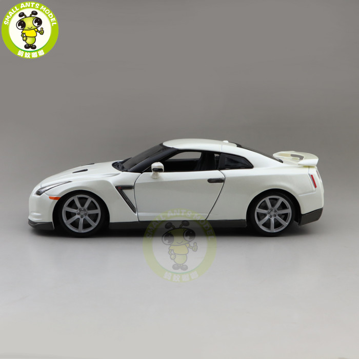 1/18 Nissan GT-R GT R 2009 Bburago 12079 Diecast Model Car Toys Boys Girls Gifts