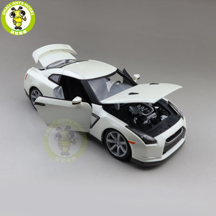 1/18 Nissan GT-R GT R 2009 Bburago 12079 Diecast Model Car Toys Boys Girls Gifts
