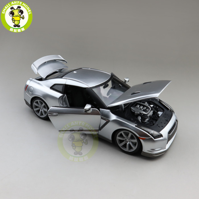 1/18 Nissan GT-R GT R 2009 Bburago 12079 Diecast Model Car Toys Boys Girls Gifts