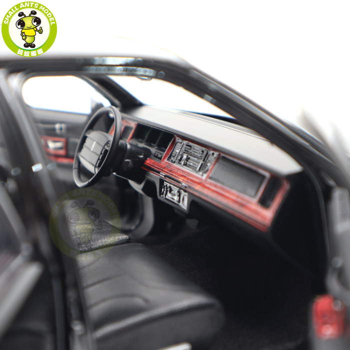 1/18 Lincoln Town Car 1990 Second Generation FN36/116 Diecast Model Toy Cars Boys Girls Gifts