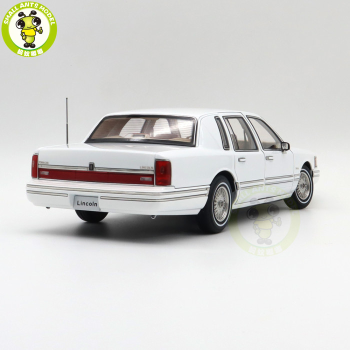 1/18 Lincoln Town Car 1990 Second Generation FN36/116 Diecast Model Toy Cars Boys Girls Gifts