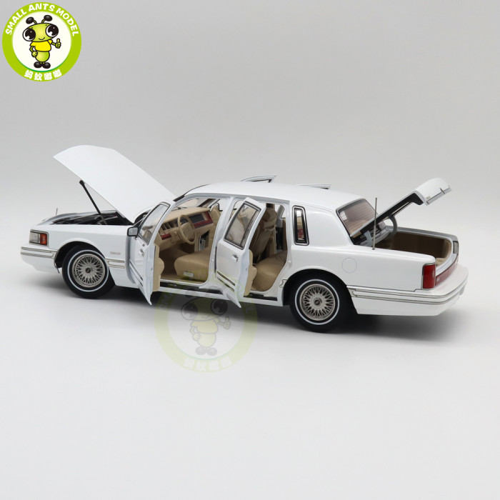 1/18 Lincoln Town Car 1990 Second Generation FN36/116 Diecast Model Toy Cars Boys Girls Gifts