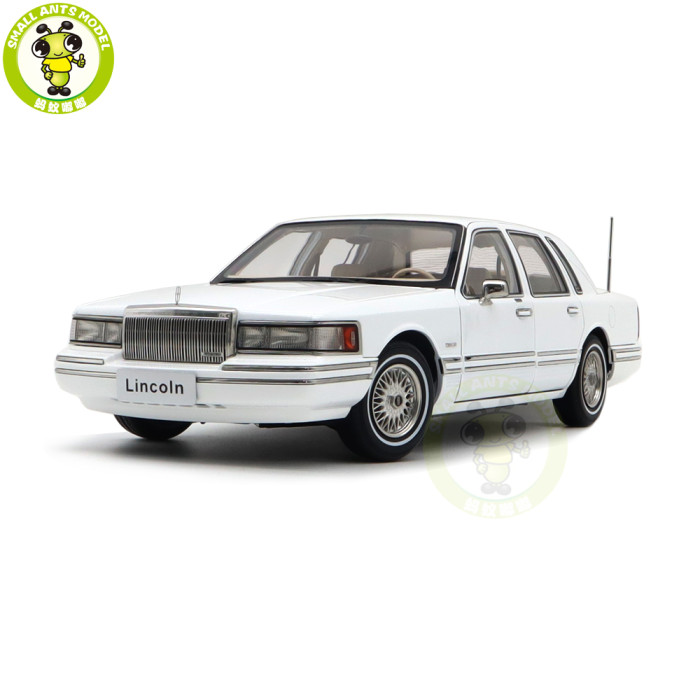1/18 Lincoln Town Car 1990 Second Generation FN36/116 Diecast Model Toy Cars Boys Girls Gifts