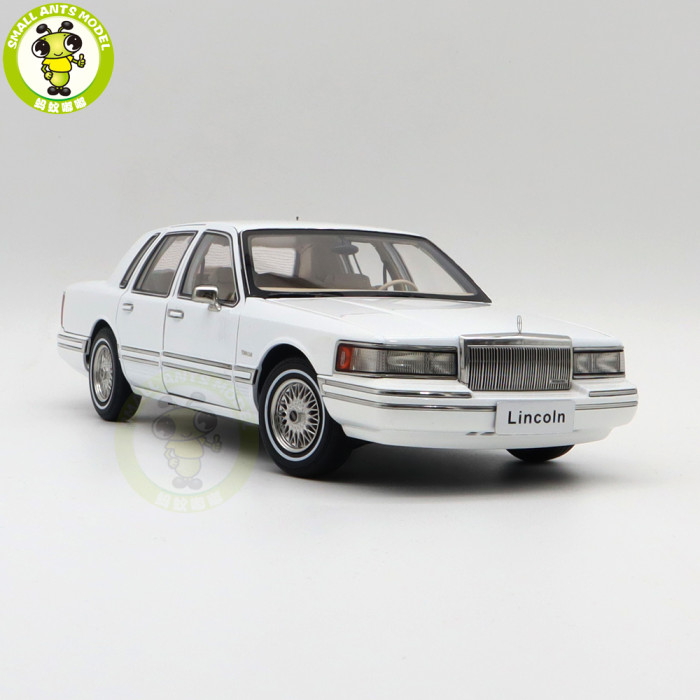 1/18 Lincoln Town Car 1990 Second Generation FN36/116 Diecast Model Toy Cars Boys Girls Gifts