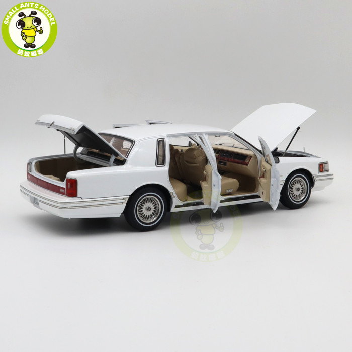 1/18 Lincoln Town Car 1990 Second Generation FN36/116 Diecast Model Toy Cars Boys Girls Gifts