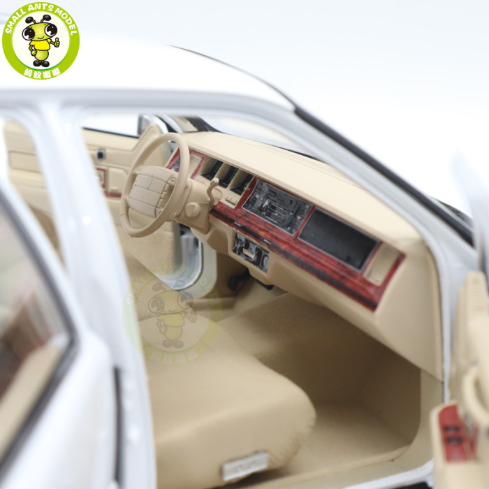 1/18 Lincoln Town Car 1990 Second Generation FN36/116 Diecast Model Toy Cars Boys Girls Gifts