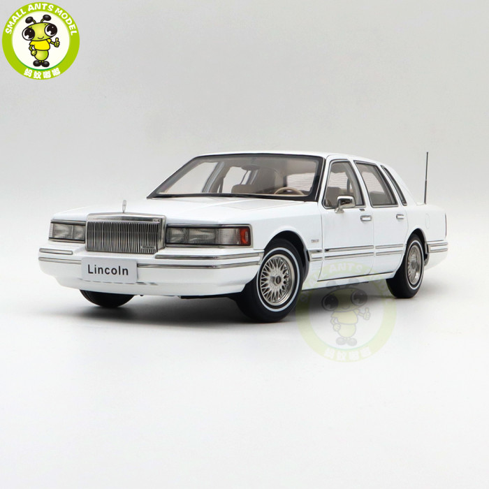 1/18 Lincoln Town Car 1990 Second Generation FN36/116 Diecast Model Toy Cars Boys Girls Gifts