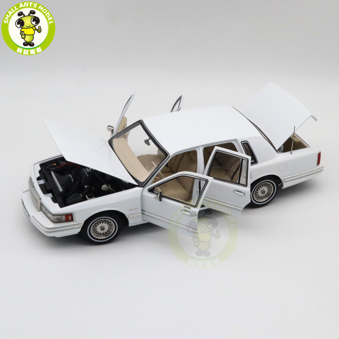 1/18 Lincoln Town Car 1990 Second Generation FN36/116 Diecast Model Toy Cars Boys Girls Gifts