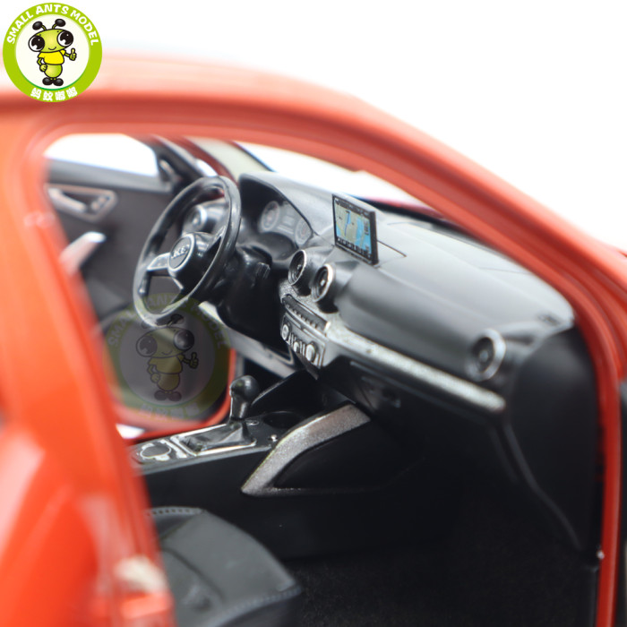 1/18 ALL NEW Audi Q2 Q2L SUV Diecast Metal Car SUV Model Toys for Girl Kids Boy Gift Collection Orange