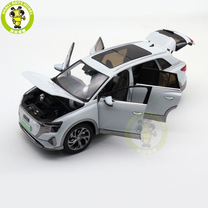 1/18 Audi Q5 e-tron 2022 With Light Diecast Model Toys Car Gifts For Boyfriend Father