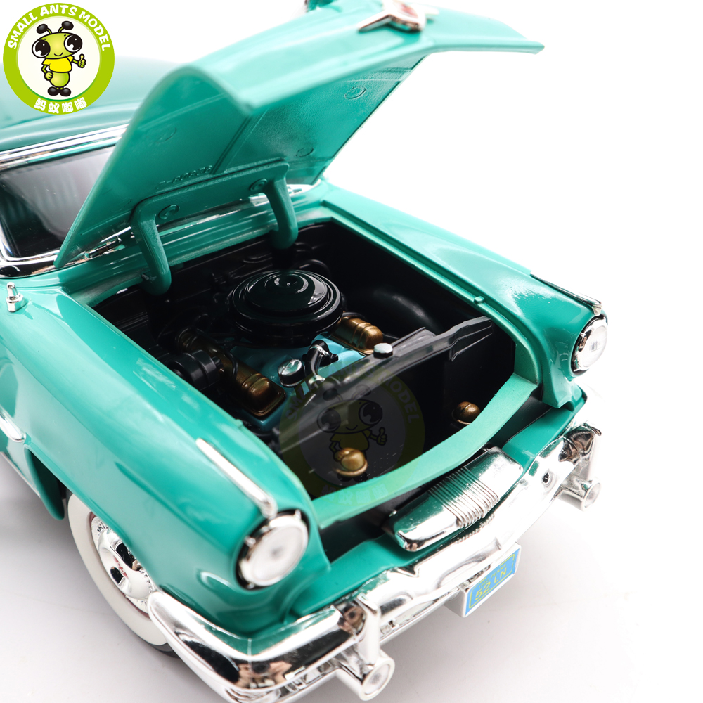 1/18 Lincoln Capri Rouge & Noir 1952 Road Signature ref