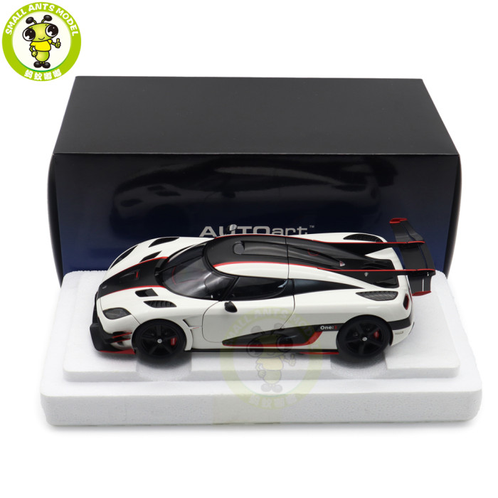 1/18 Autoart 79016 Koenigsegg ONE 1 Pebble White Carbon Black Red Accents Model Car Gifts For Husband Father Boyfriend