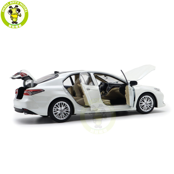 1/18 Toyota Camry 2018 8th generation Diecast Car Model Toys for kids Gifts