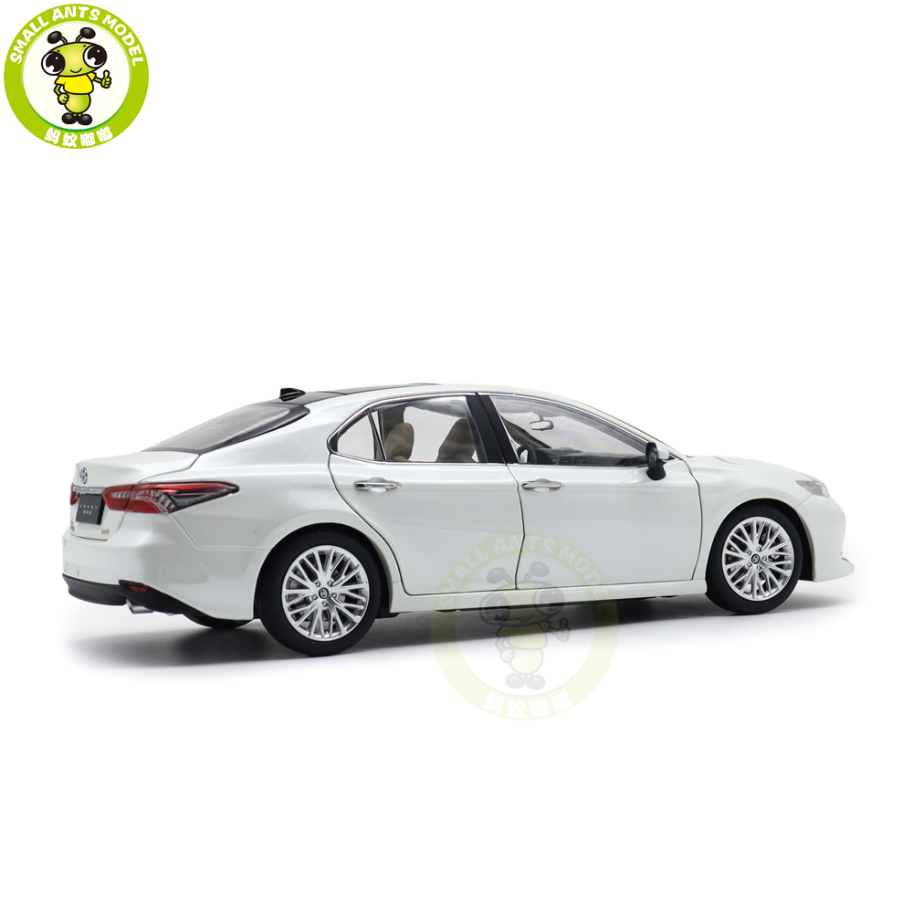 1/18 Toyota Camry 2018 8th generation Diecast Car Model Toys for