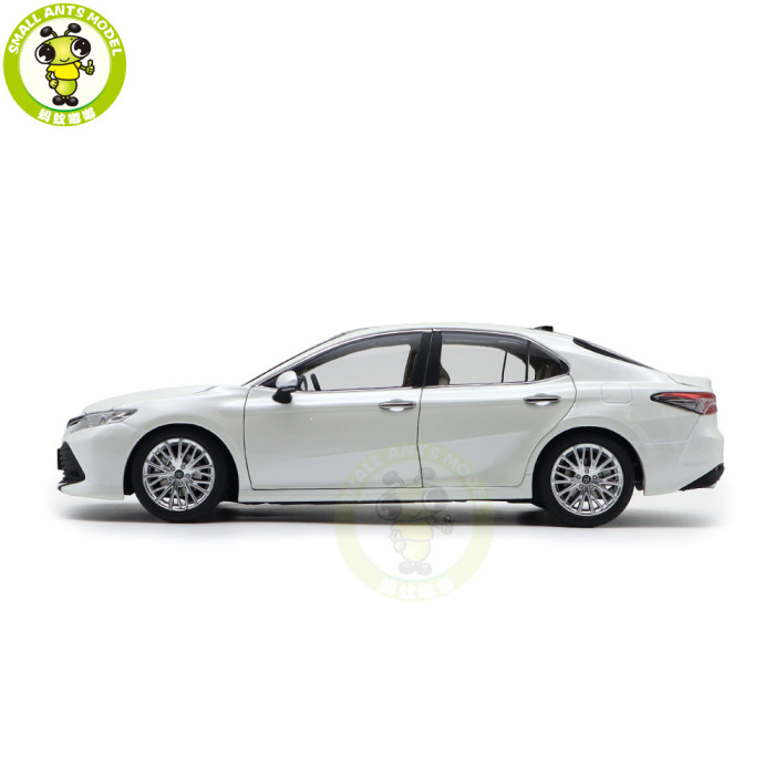 1/18 Toyota Camry 2018 8th generation Diecast Car Model Toys for kids Gifts