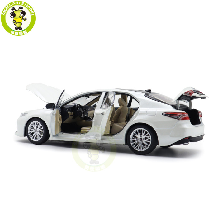 1/18 Toyota Camry 2018 8th generation Diecast Car Model Toys for kids Gifts