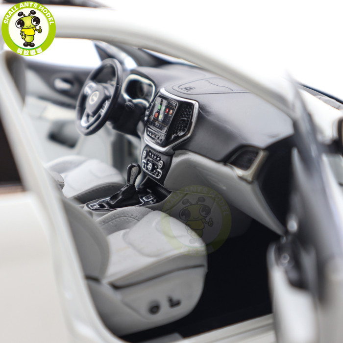 1/18 Jeep Cherokee 2019 Diecast Model Toy Car Gifts For Friends Father
