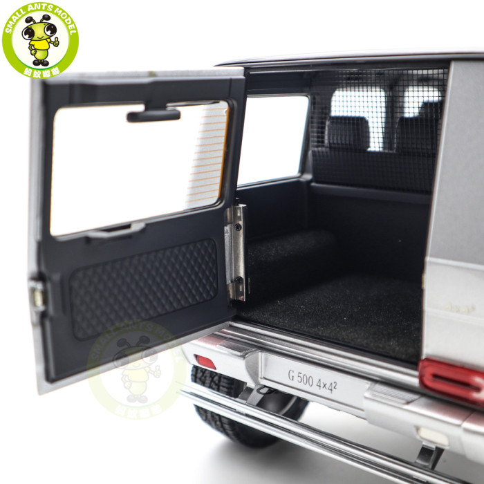 1/18 Mercedes-BENZ G500 4×4² G Class AUTOart 76318 Silver Model Car