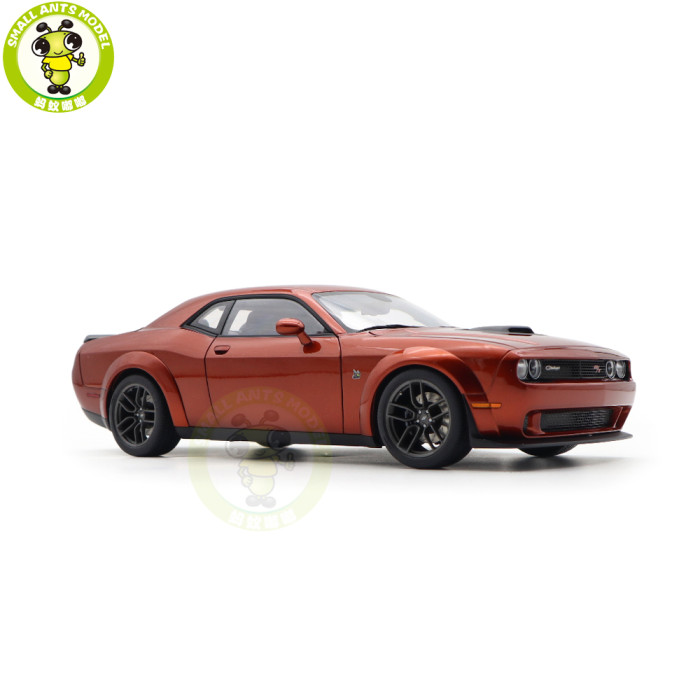1/18 Dodge Challenger R/T Scat Pack Widebody 2022 Sinamon Stick AUTOart 71773 Model Car