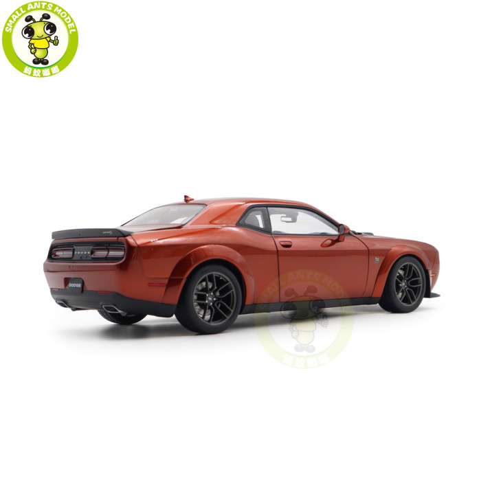 1/18 Dodge Challenger R/T Scat Pack Widebody 2022 Sinamon Stick AUTOart 71773 Model Car