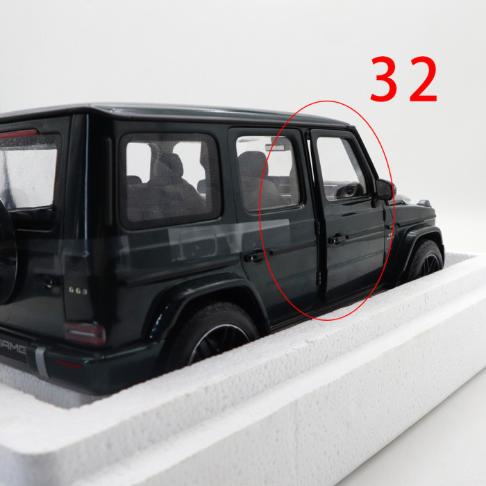 Defective 1/18 Minichamps Mercedes Benz G500 G-Class 2020 W463 Diecast Model Car
