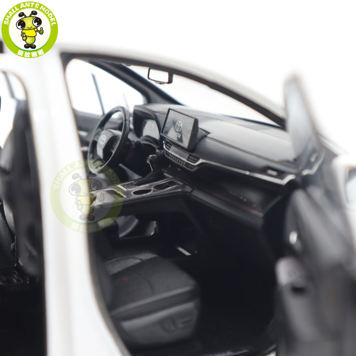 1/18 Toyota SIENNA MPV White Diecast Model Toys Car Gifts For Friends Father