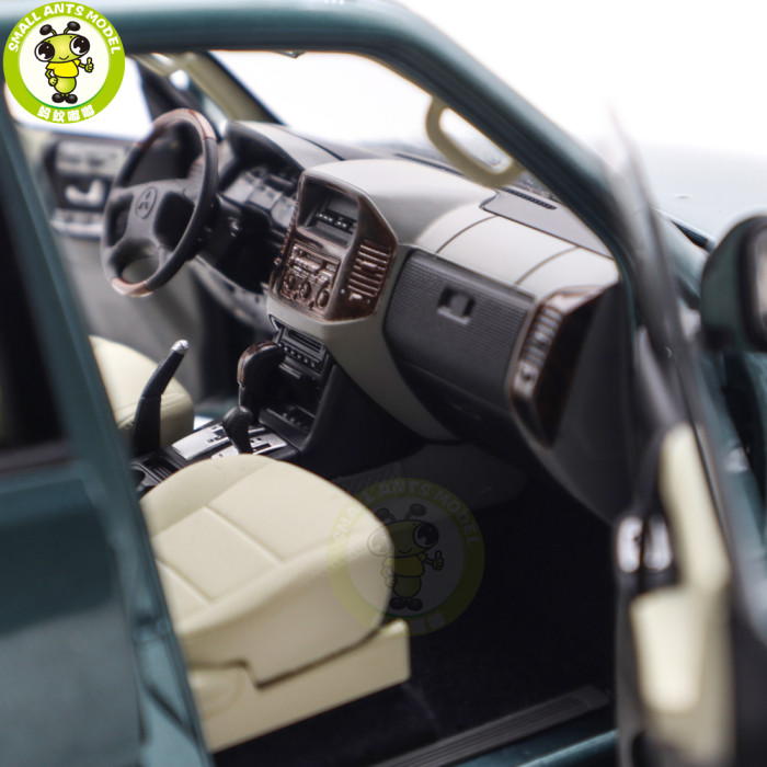 1/18 Mitsubishi PAJERO V73 YC MODEL Diecast Model Toy Car Gifts For Friends Father
