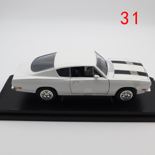 Defective 1/18 1969 PLYMOUTH BARRACUDA Road Signature Diecast Model Car