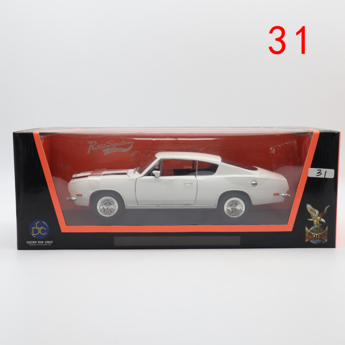 Defective 1/18 1969 PLYMOUTH BARRACUDA Road Signature Diecast Model Car