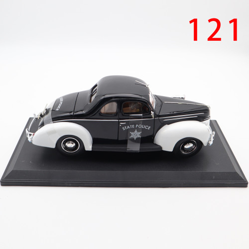 1/18 1939 Ford Deluxe Maisto 31366 Diecast Model Car