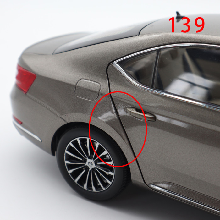 Defective 1/18 VW Skoda SUPERB Diecast Model Car