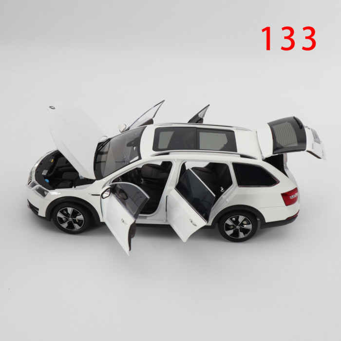 Defective 1/18 VW Skoda Octavia Combi Wagon Diecast Model Car
