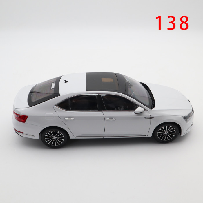 Defective 1/18 VW Skoda SUPERB Diecast Model Car