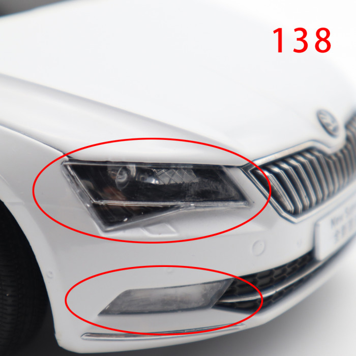 Defective 1/18 VW Skoda SUPERB Diecast Model Car