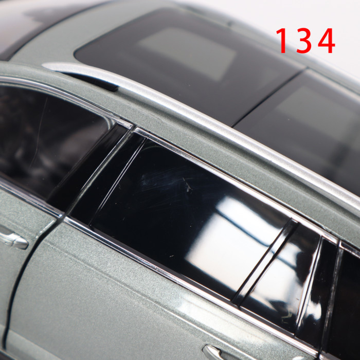 Defective 1/18 VW Skoda Octavia Combi Wagon Diecast Model Car