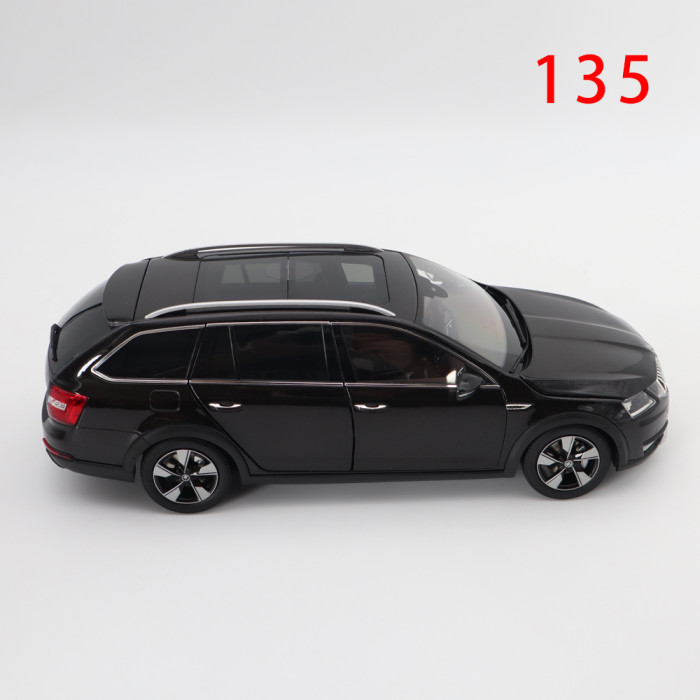 Defective 1/18 VW Skoda Octavia Combi Wagon Diecast Model Car
