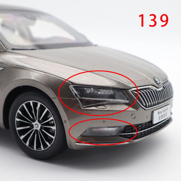 Defective 1/18 VW Skoda SUPERB Diecast Model Car