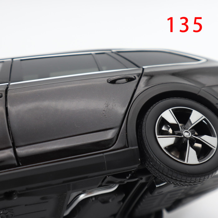 Defective 1/18 VW Skoda Octavia Combi Wagon Diecast Model Car