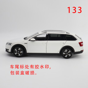 Defective 1/18 VW Skoda Octavia Combi Wagon Diecast Model Car