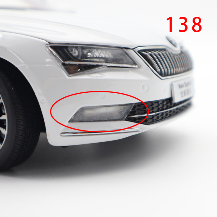 Defective 1/18 VW Skoda SUPERB Diecast Model Car