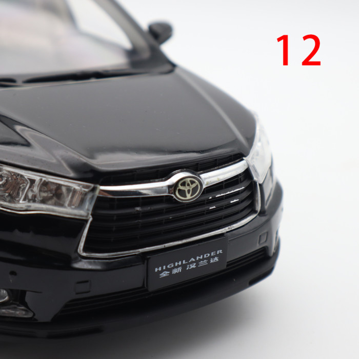 Defective 1/18 Toyota Highlander 2015 Diecast Model Car