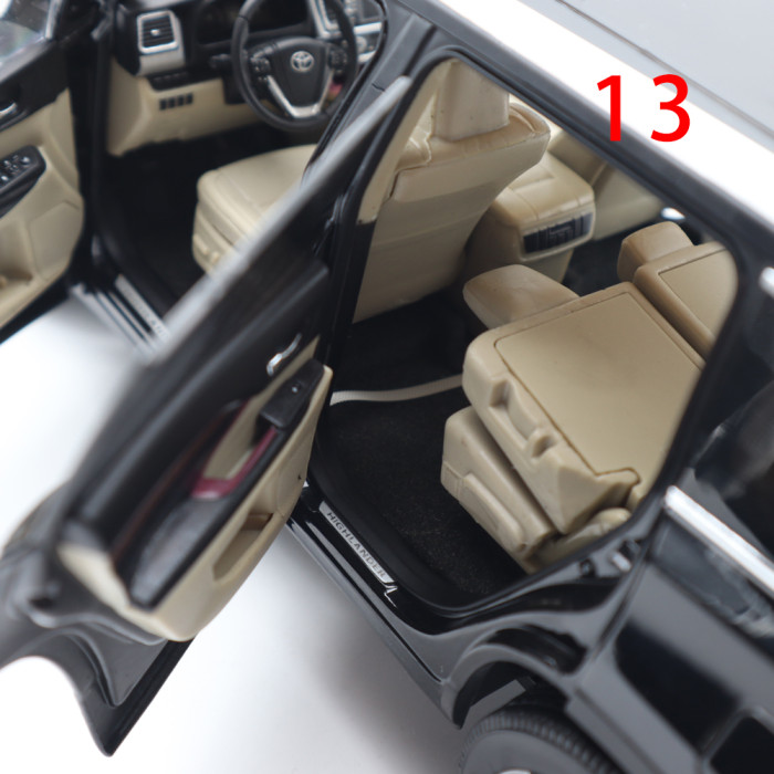 Defective 1/18 Toyota Highlander 2015 Diecast Model Car