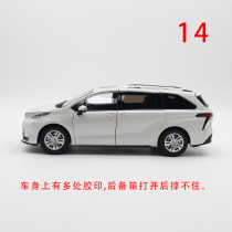 Defective 1/18 Toyota SIENNA MPV White Diecast Model Car