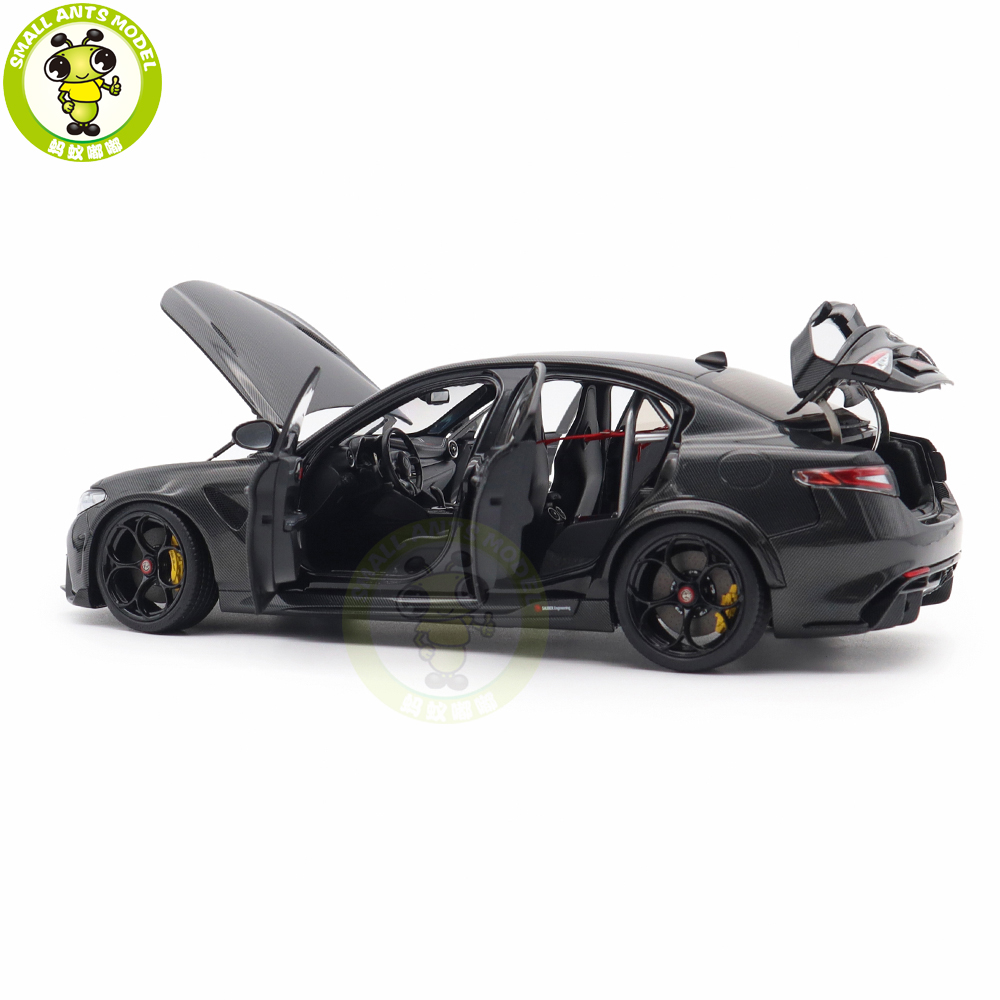 1/18 Alfa Romeo Giulia GTAm Carbon Fiber MOTORHELIX Diecast Model