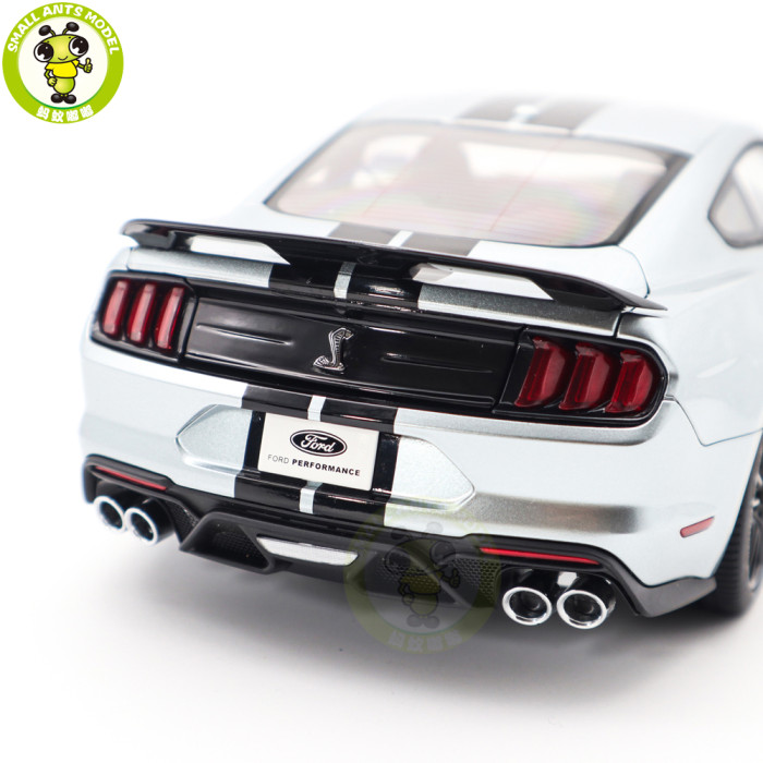 1/18 Ford Mustang Shelby GT500 AUTOart 73096 Iconic Silver Model Car