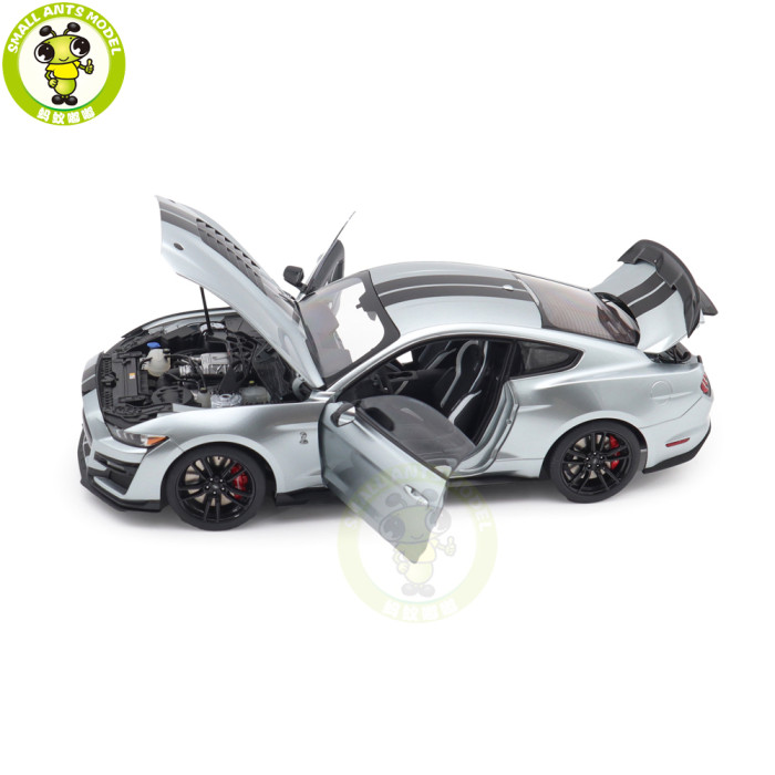 1/18 Ford Mustang Shelby GT500 AUTOart 73096 Iconic Silver Model Car