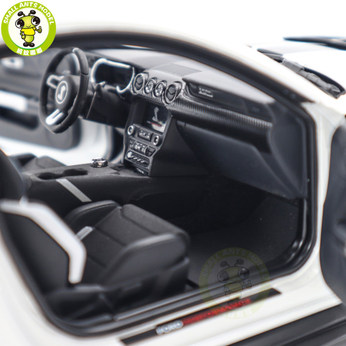 1/18 Ford Mustang Shelby GT500 AUTOart 73095 Oxford White Model Car